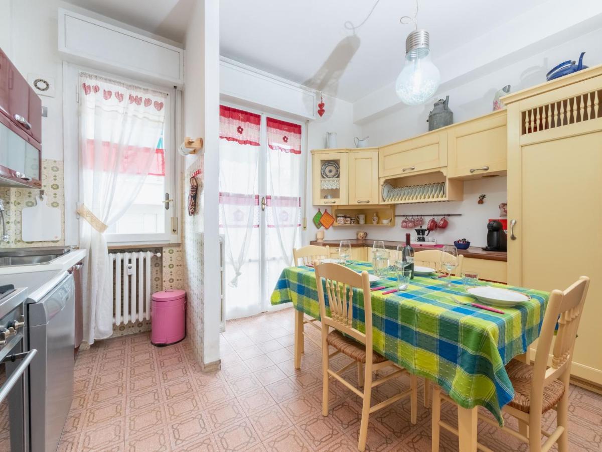 Flaminia Bright & Roomy Apartment Pesaro Luaran gambar